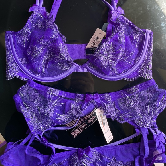 Victoria’s Secret set - Picture 2 of 3